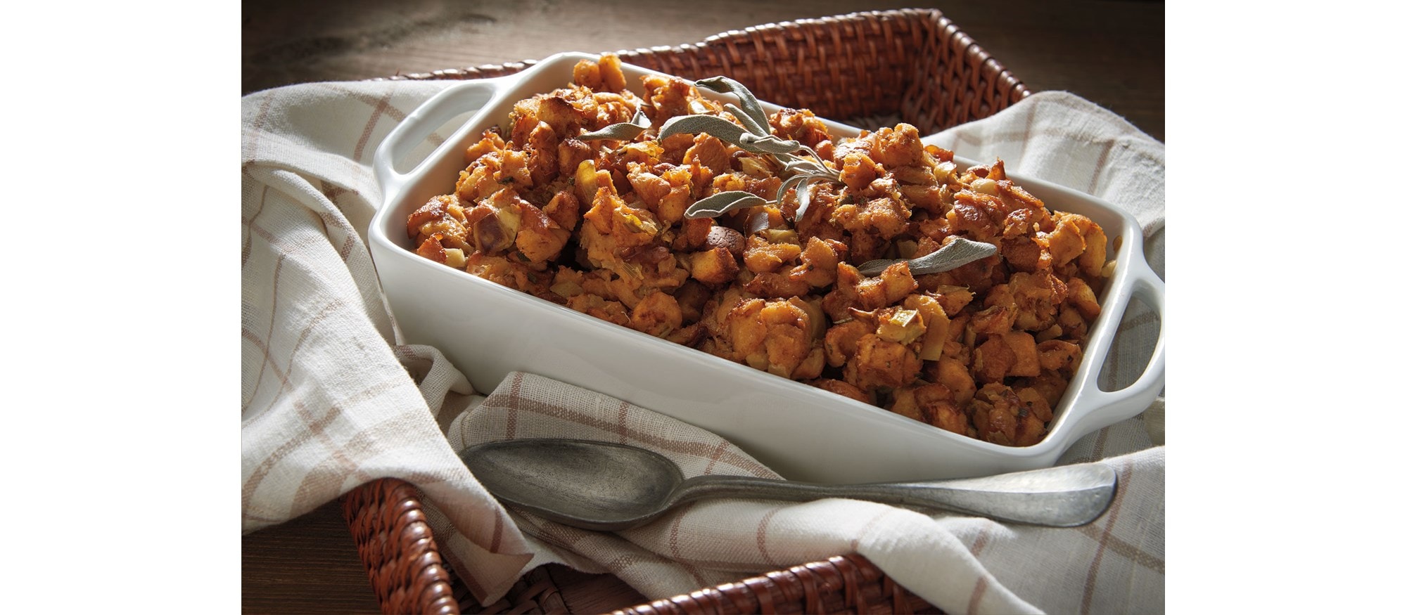 FOOD_CORNBREAD_STUFFING_SLG_110316