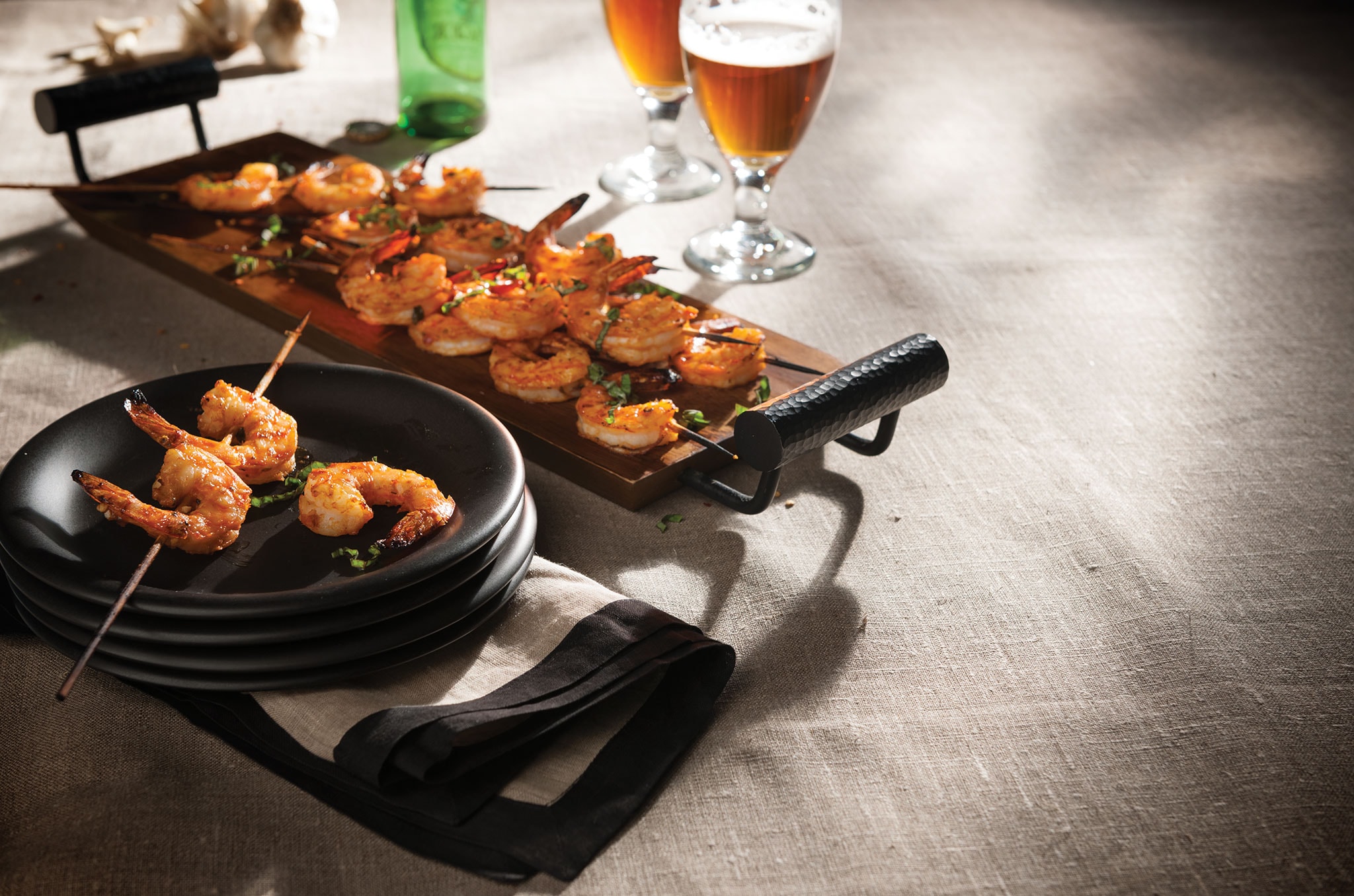 Brochettes de crevettes au basilic et à la tomate