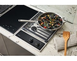 Module de cuisson à la vapeur de style transitionnel Wolf 15 po (SM15TFS) associé à un module de gril de style transitionnel 15 po (GM15TFS)