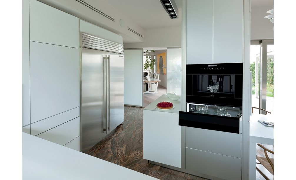 Le tiroir chauffe-tasses Wolf 24 po acier inoxydable (CW24/S) présenté avec le système à café de 24 po (EC24/B) peut apporter à la fois esthétisme et fonctionnalité partout où il est installé.