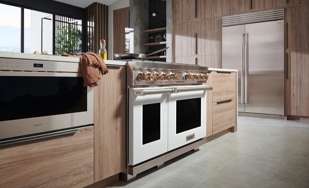 DF White Door_Brushed Brass Knob_Stainless Bezel