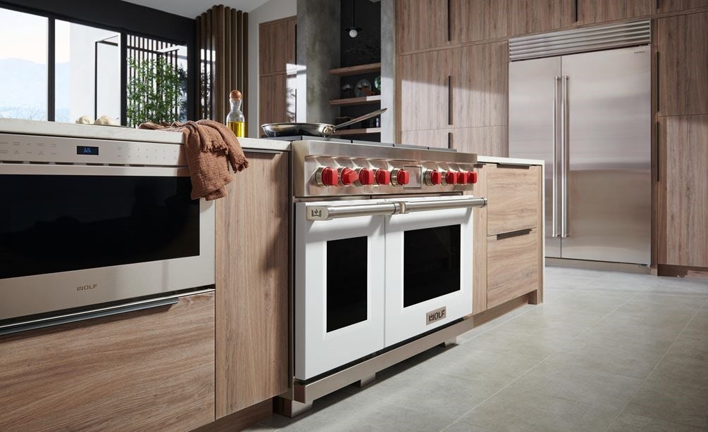 EMBARGOED DF White Door_Red Knob_Stainless Bezel